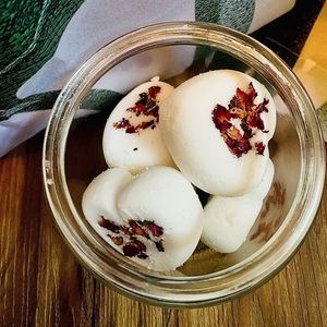 Aphrodite‘s Vanilla & Patchouli Bath Bomb 2